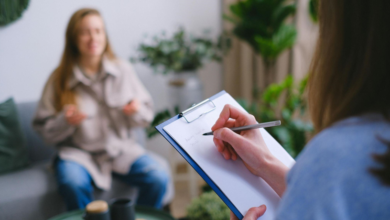 When to Consider Seeing a Therapist