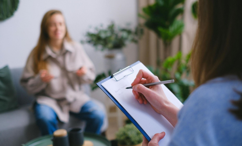 When to Consider Seeing a Therapist